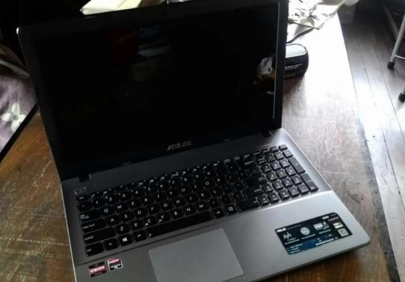 Asus X550D Laptop photo