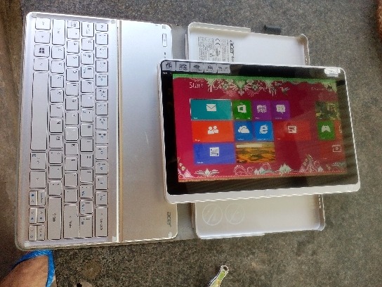 Acer aspire, detouchable, touch screen, photo