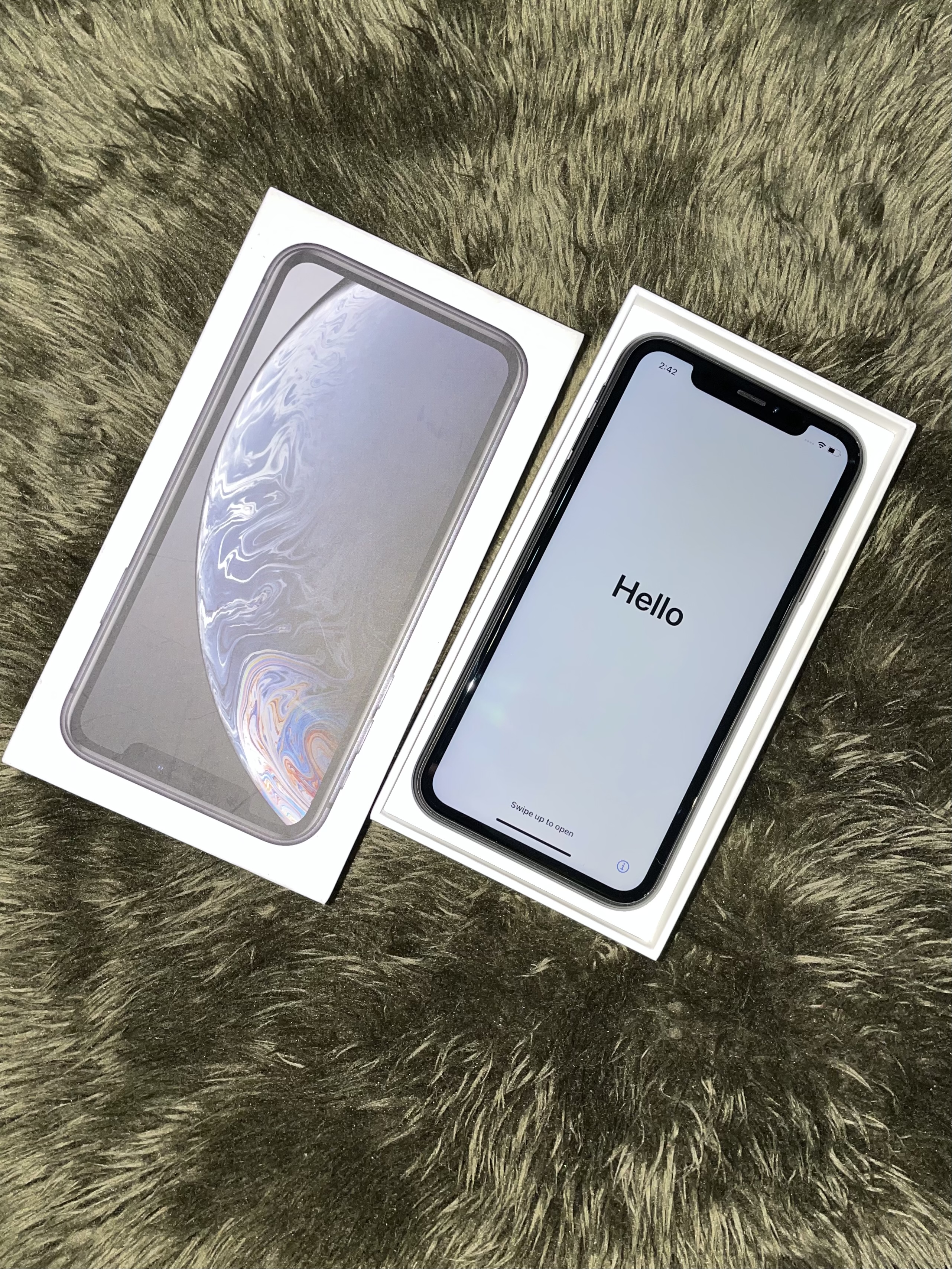 iPhone XR 64gb - good as new photo